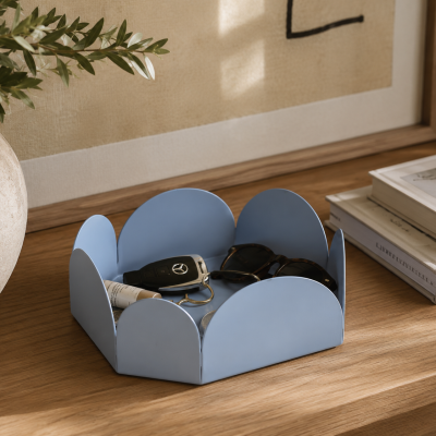 Bandeja em metal azul | esvazia-bolsos decorativo
